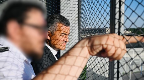 Darmanin veut organiser de grands procès dans l’enceinte des prisons