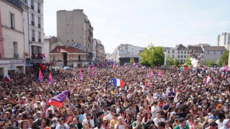 Mélenchon lance sa campagne par une démonstration de force à Saint-Denis