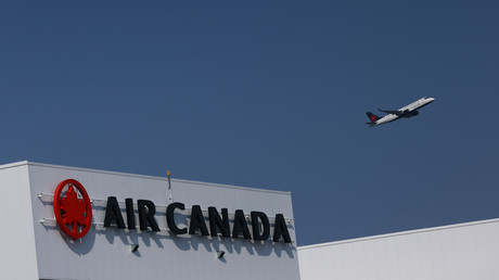 Un pilote d’Air Canada accusé d’avoir volé sans li