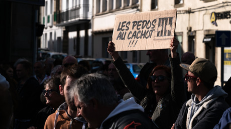 Pédocriminalité dans l’enseignement français : un professeur accusé d’abus sexuels sur «au moins» dix collégiennes