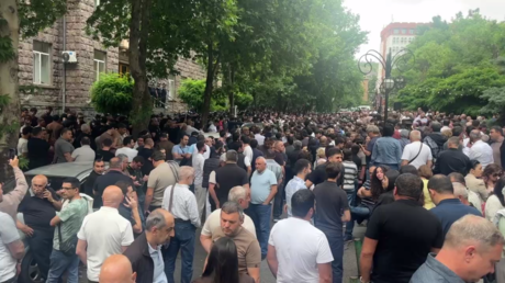 Les élections législatives en Arménie : victoire du parti de Pachinian, des centaines de manifestants contestent les résultats (VIDÉO)