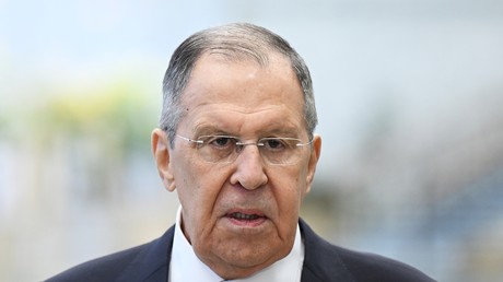 Lavrov : l'attaque contre un bus de l'équipe de football junior biélorusse «conforme au style» de Kiev