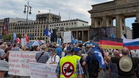 «La Russie n'est pas notre ennemie» : rassemblement anti-guerre à Berlin