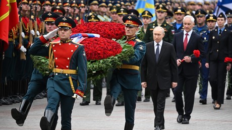 De Moscou à Berlin, la Russie se recueille pour la Journée du souvenir et du deuil, rendant hommage aux victimes du nazisme