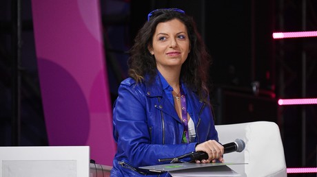 «Pas ce lavage de cerveau de la BBC et CNN» : Simonian explique pourquoi le public mondial fuit les médias occidentaux au profit de RT