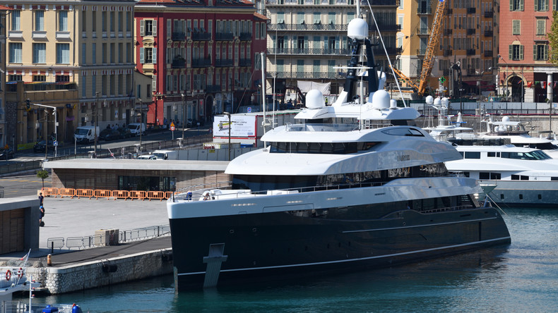 LFI dépose une proposition de loi visant à interdire les yachts de luxe dans les eaux françaises