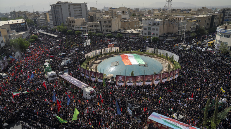 Quand l'Iran fait de la diplomatie avec des versets lors des funérailles de Khamenei