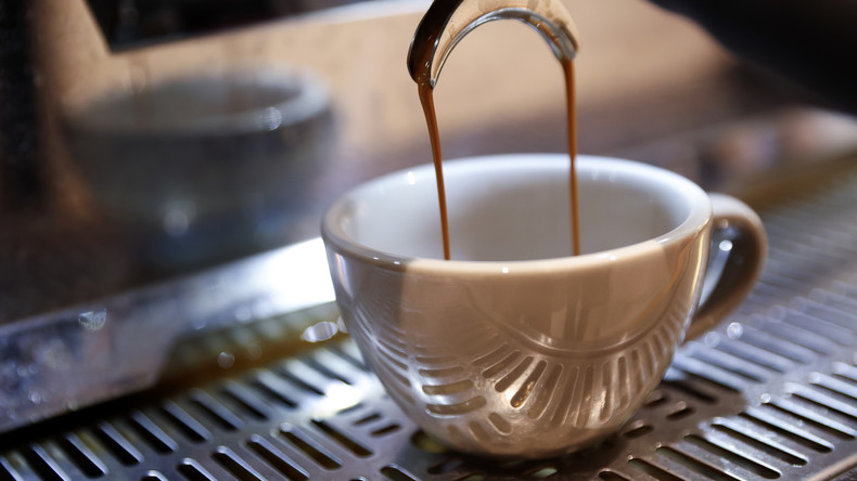 Stockholm : une IA met un café sur la paille