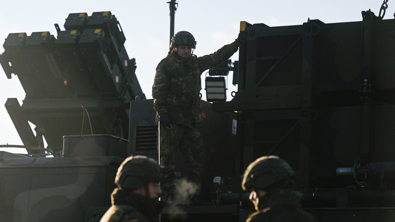 «Vous ne pourrez plus vous plaindre qu’on ne vous en donne pas assez» : Trump entend autoriser Kiev à produire des missiles Patriot