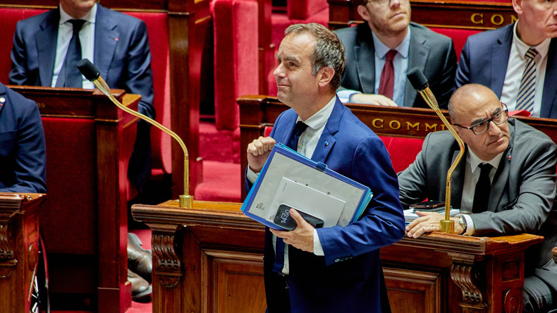 Lecornu sollicité par les électeurs du centre au détriment de Philippe et d'Attal