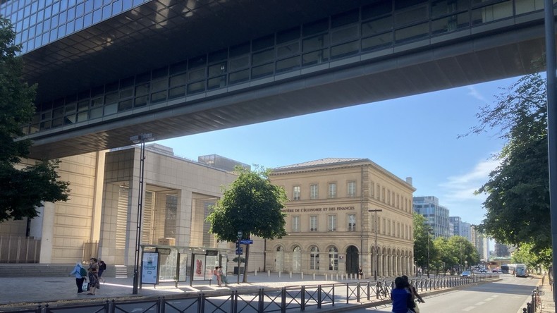 Un plan d’austérité à 140 milliards pour contenir la dette française