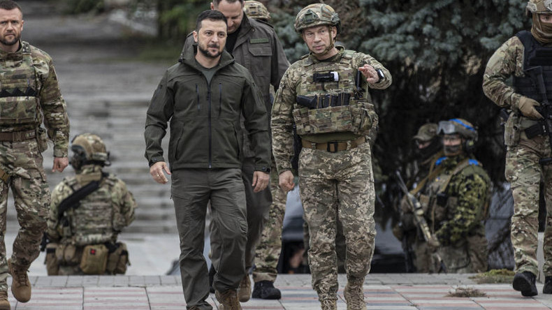 Crise politique : Zelensky envisagerait d'écarter le commandant en chef de l'armée ukrainienne