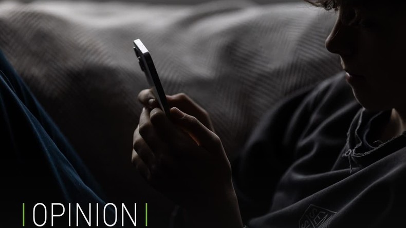 France : derrière l’interdiction des réseaux sociaux aux moins de 15 ans, une gigantesque collecte de données ?