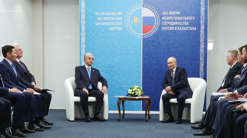 Russie-Kazakhstan : Poutine et Tokaïev prônent l'IA et le numérique pour révolutionner le transport eurasien