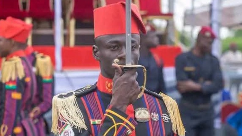 Burkina Faso : une nouvelle promotion d’officiers revêt des uniformes inspirés de la culture locale