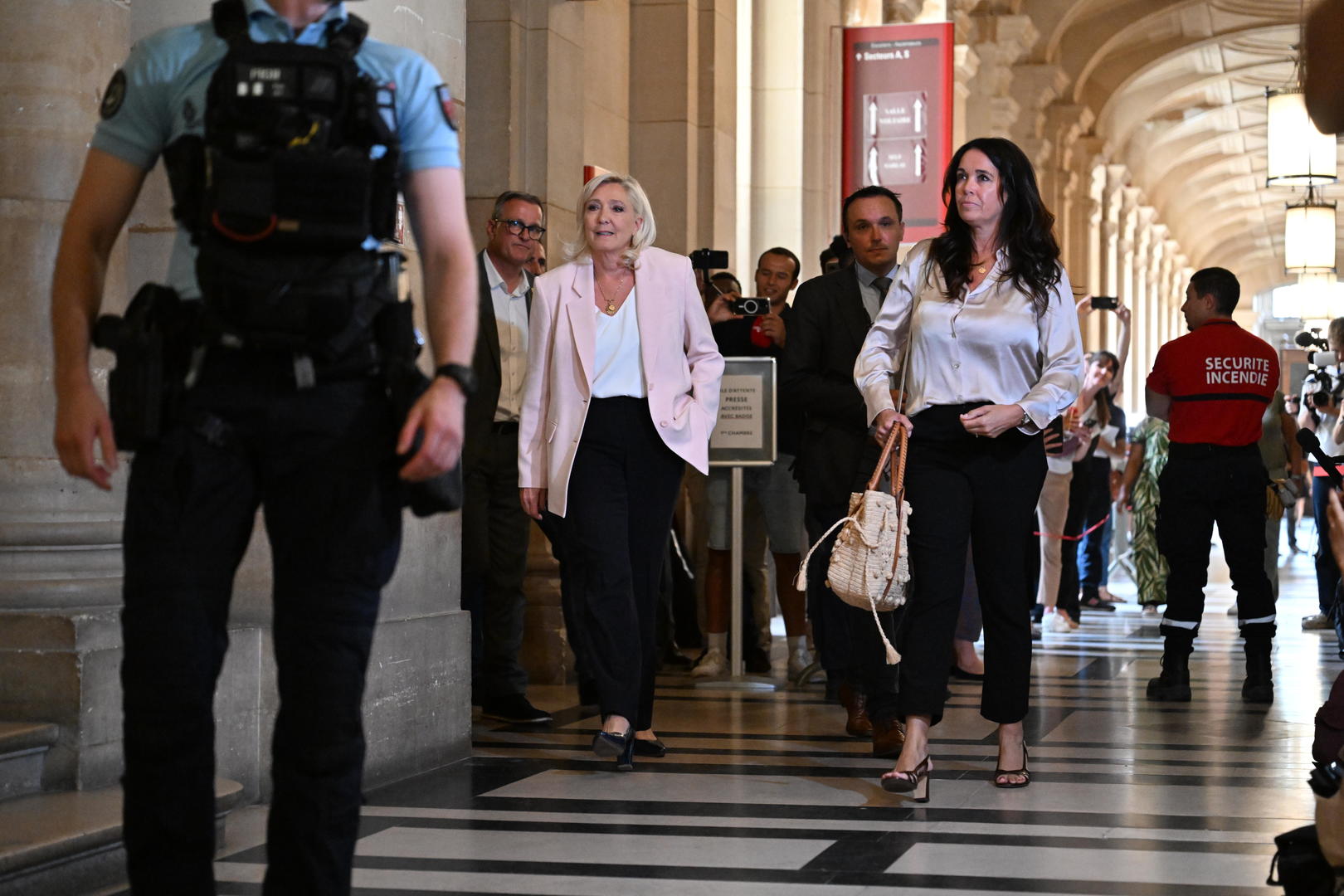 France : Marine Le Pen condamnée en appel à trois ans de prison, dont un sous bracelet électronique