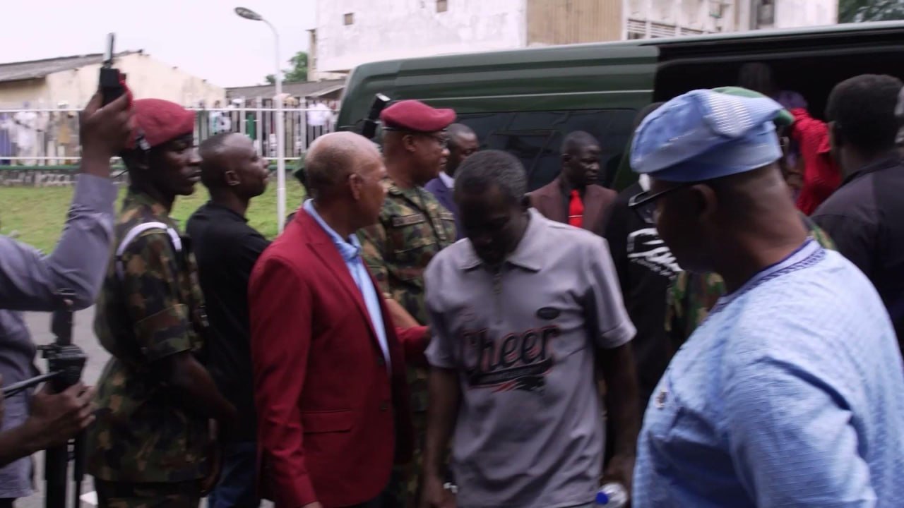 Nigeria : après deux mois de captivité, 44 élèves et enseignants retrouvent la liberté (VIDÉO)