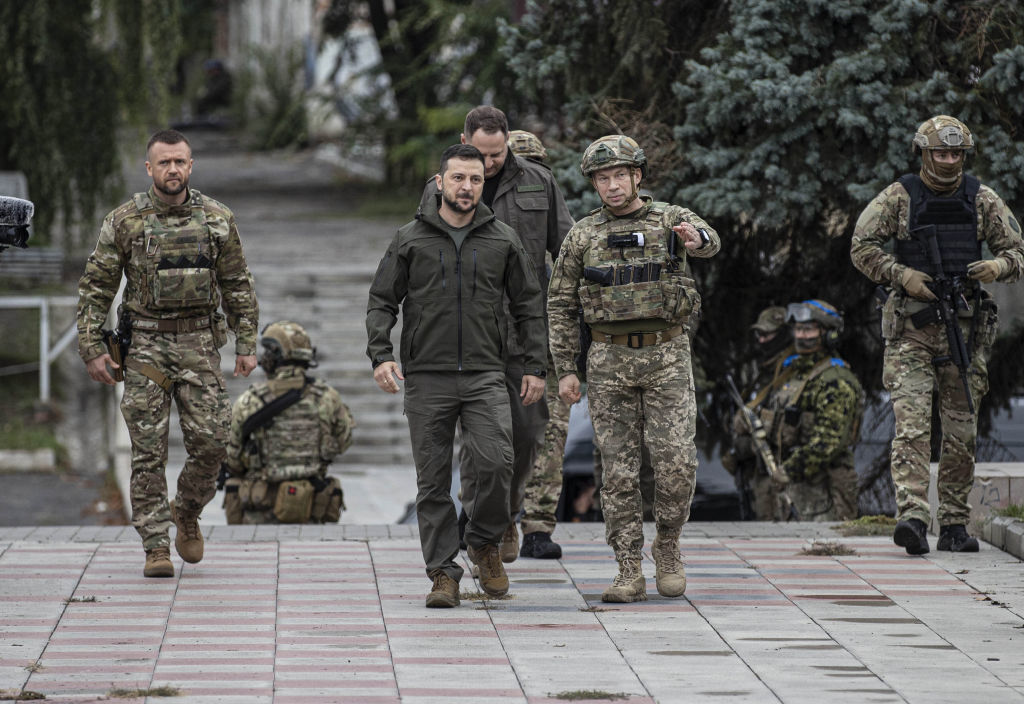 Crise politique : Zelensky envisagerait d'écarter le commandant en chef de l'armée ukrainienne