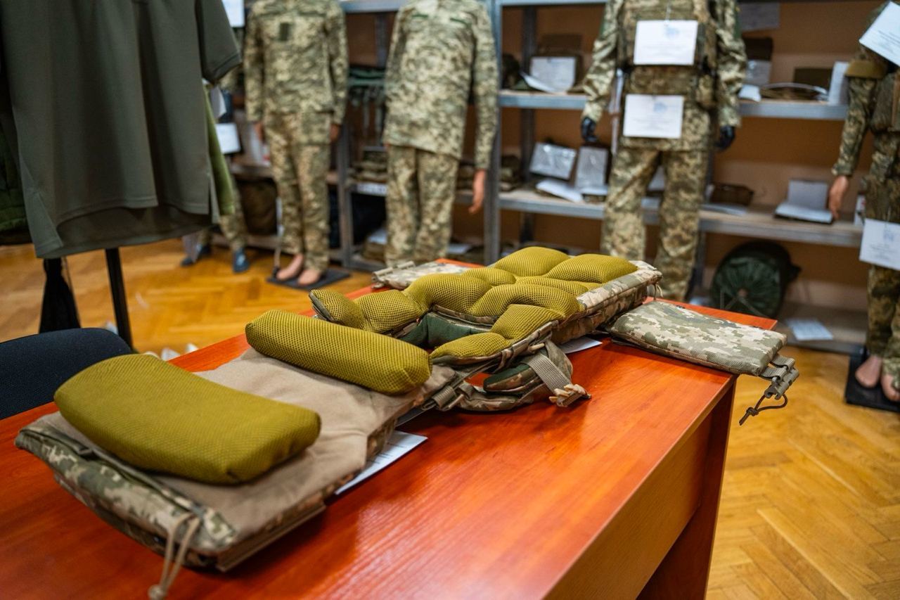 L'armée ukrainienne reçoit des gilets pare-balles féminins