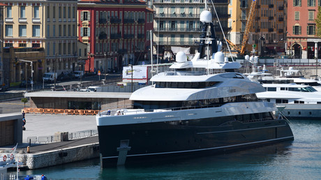LFI dépose une proposition de loi visant à interdire les yachts de luxe dans les eaux françaises