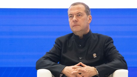 Peskov : Medvedev représentera la Russie aux funérailles d'Ali Khamenei
