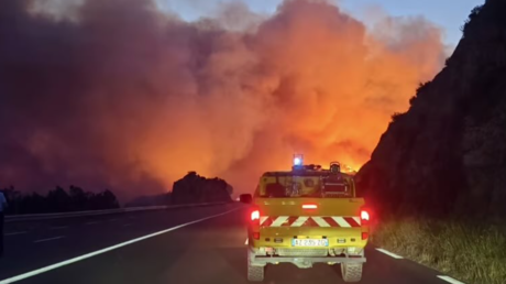 Un violent incendie ravage le sud de la France entre Hérault et Aude