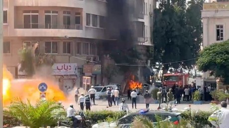 Attaque à Damas : la visite de Macron en Syrie perturbée par des explosions (VIDEO)