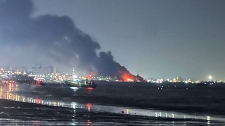 Les États-Unis bombardent massivement l'Iran, Téhéran riposte par des frappes contre les bases américaines dans la région