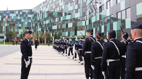 Il lui réclamait «la culotte de sa petite sœur de 10 ans» : un très discret employé du ministère français des Armées interpellé pour viol