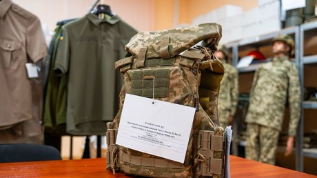 L'armée ukrainienne reçoit des gilets pare-balles féminins
