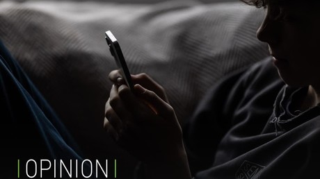 France : derrière l’interdiction des réseaux sociaux aux moins de 15 ans, une gigantesque collecte de données ?