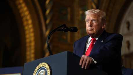 Trump menace d'intensifier les frappes contre l'Iran