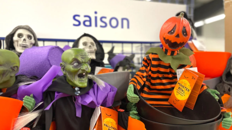 Des produits Halloween dans un magasin Action