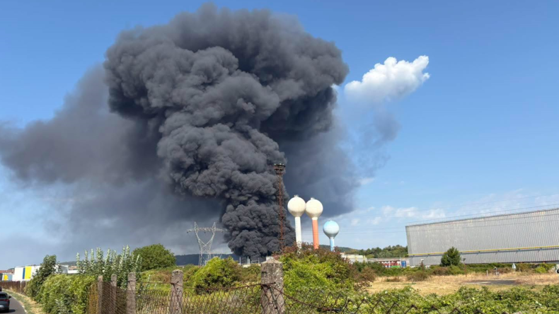 France : 30 000 personnes appelées à se confiner après un incendie industriel