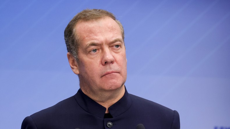 Medvedev : la Russie en droit de traiter les navires occidentaux comme l'Europe traite la «flotte fantôme» russe