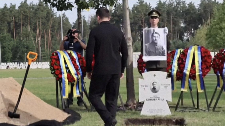 «Il ne reste plus à l’Ukraine qu’à créer des panthéons à Hitler et Mussolini» : Medvedev fustige le projet de Zelensky d’ériger un monument à Mazepa