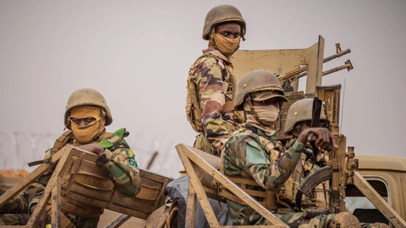 Niger : des dizaines de mutins capturés après la reprise de la base 101, le commandement salue l’appui des militaires russes