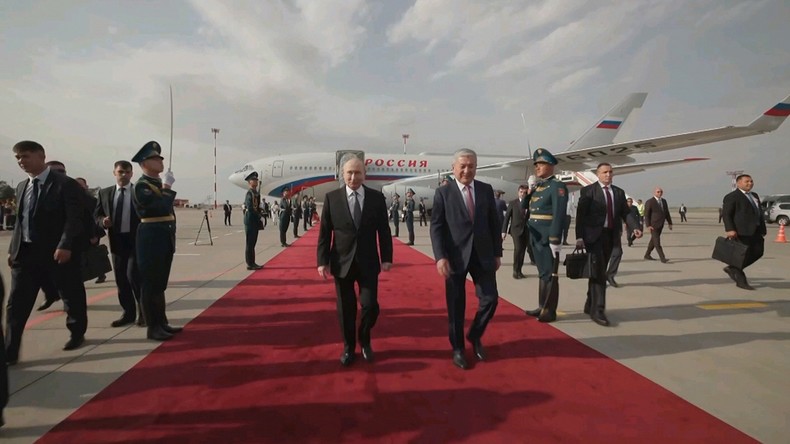 Vladimir Poutine arrive à Bichkek, Kirghizstan, pour participer au sommet de l'OCS et à plusieurs rencontres bilatérales