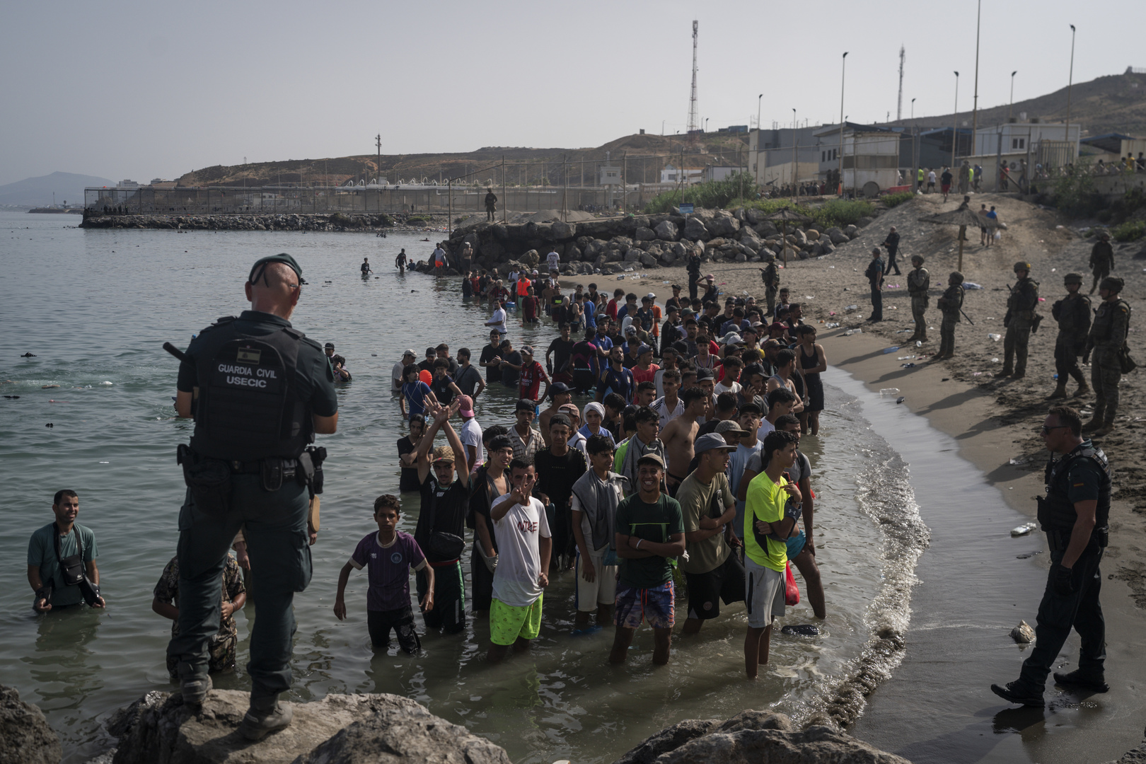 Afflux de migrants à Ceuta : «Le gouvernement a systématiquement ignoré les avertissements» du renseignement, accuse un média
