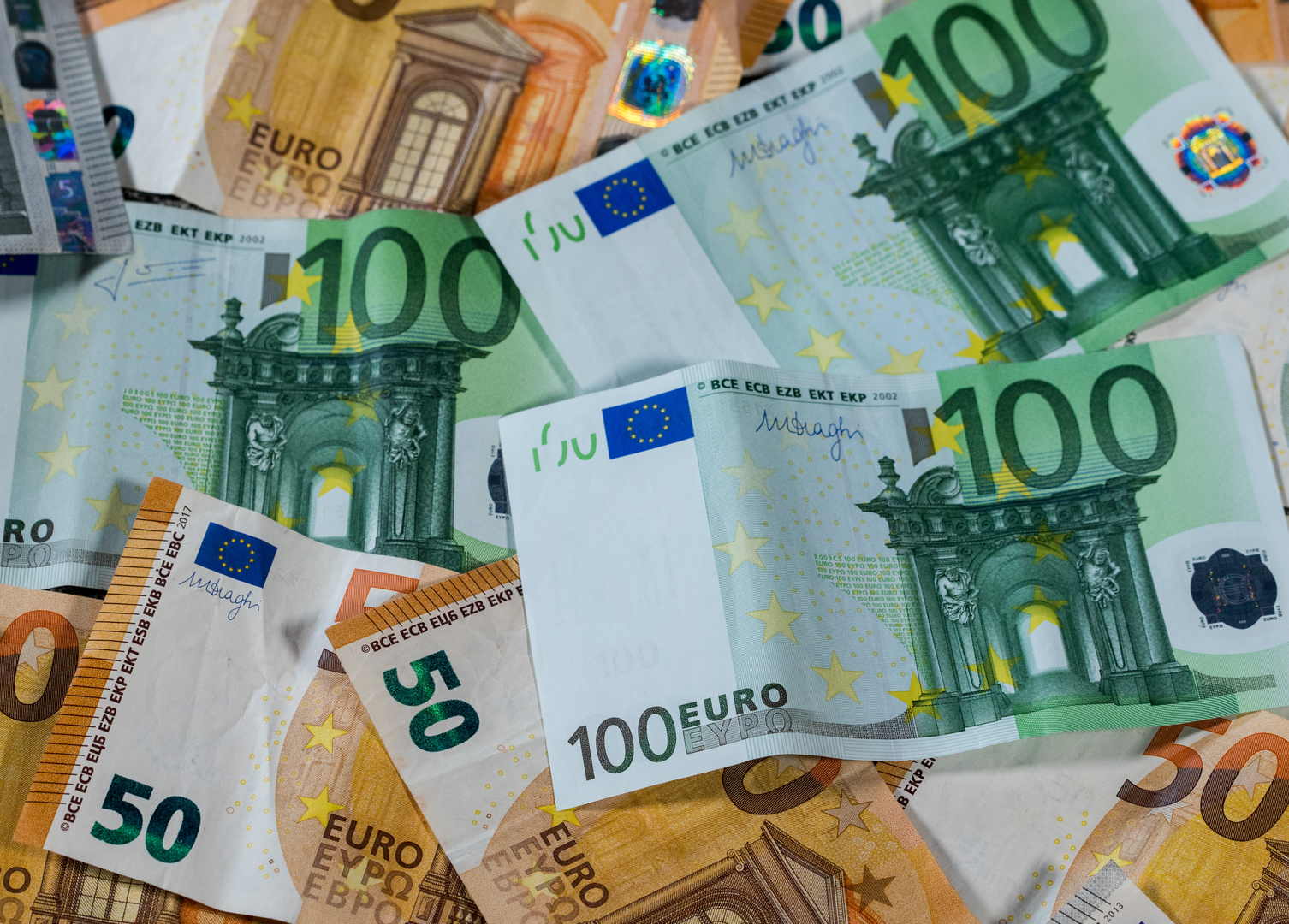 Italie : des vacanciers découvrent des sacs remplis de liasse de billets