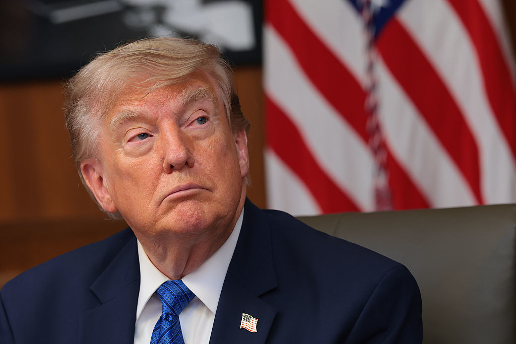 Trump revient sur ses menaces de frappes contre l'Iran, annonçant un accord de principe atteint par ses alliés au Moyen-Orient