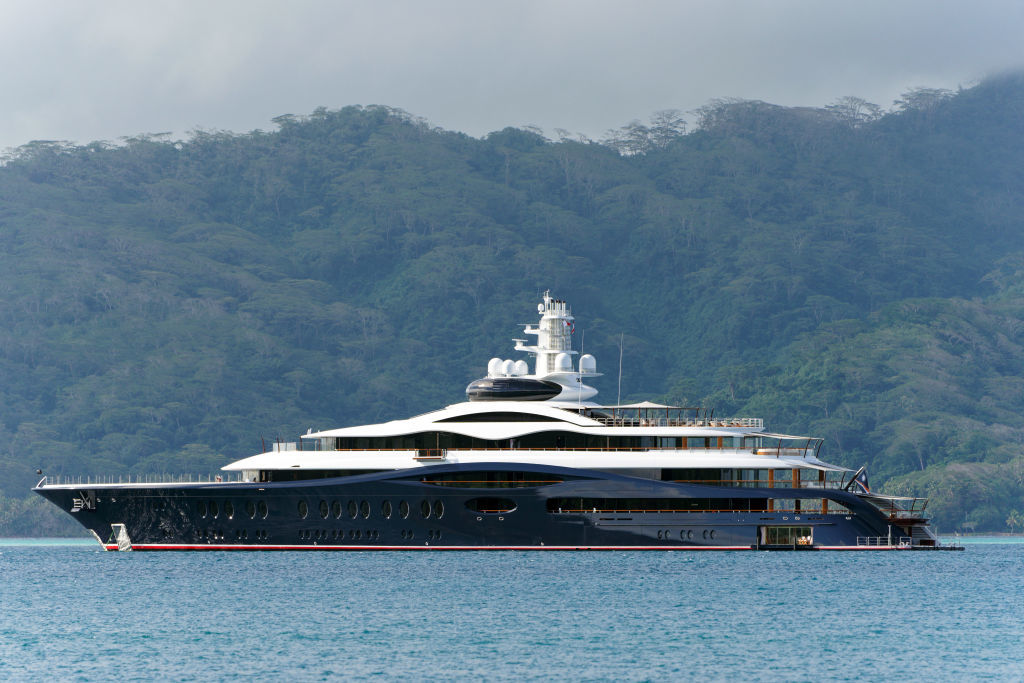 Le super-yacht de Zuckerberg a ignoré l'appel à l'aide d'un bateau au large de l'Alaska