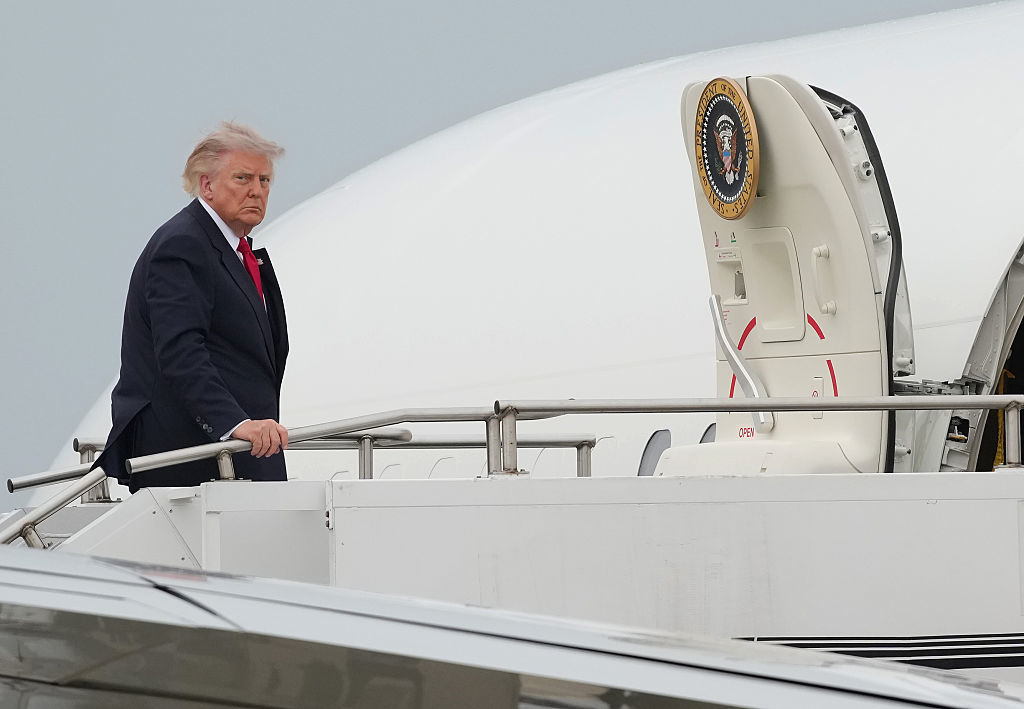 Exfiltration secrète d'Ankara : Trump aurait changé discrètement d'avion à bord d'un camion de catering