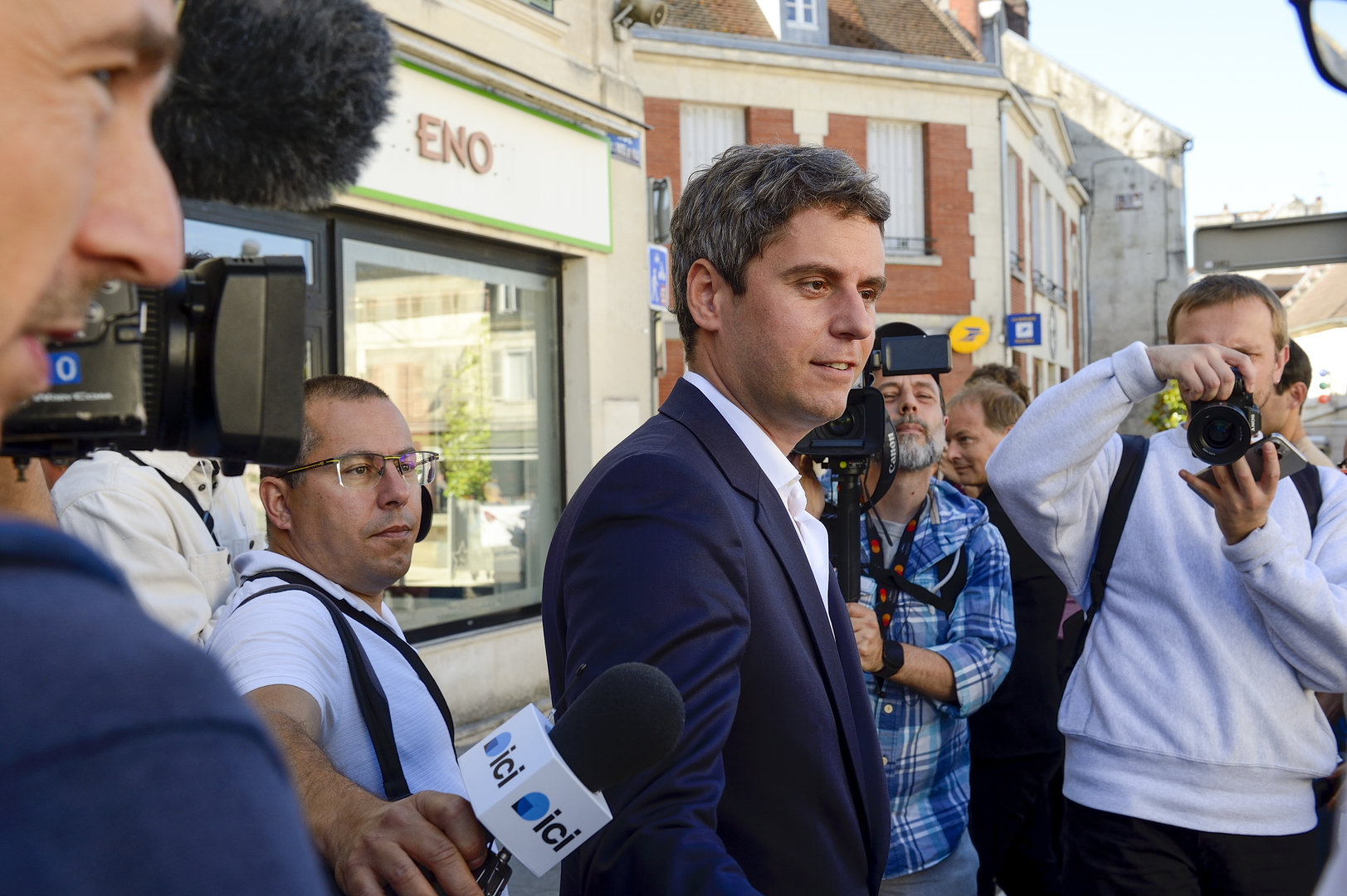 Attal pousse au référendum après le camouflet constitutionnel sur les réseaux sociaux