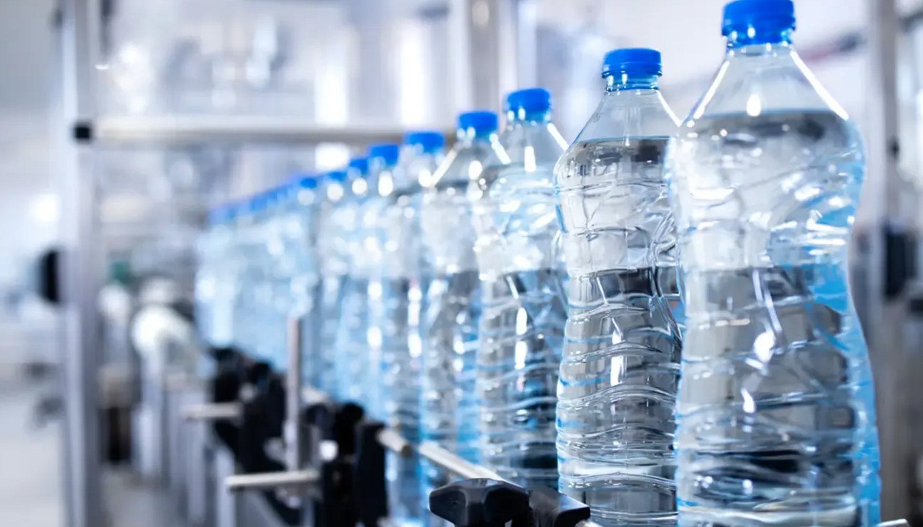 Tunisie : plus de 1,6 million de bouteilles d’eau mises en vente dans le Grand Tunis face aux tensions d’approvisionnement