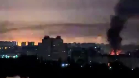 L’armée russe frappe à Kiev des usines produisant des composants pour missiles et drones (VIDEOS)
