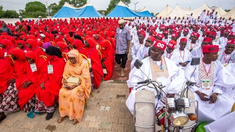 Nigéria : l’État de Kano finance un mariage collectif permettant l’union de 1 500 couples
