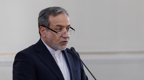 Iran : Araghchi répond aux critiques de Paris et accuse la France d’«hypocrisie» sur les droits de l’homme