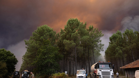 Le feu fait à nouveau rage dans les Landes face à la canicule