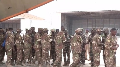 Mali : 82 militaires maliens regagnent Bamako après quatre mois de captivité par des terroristes